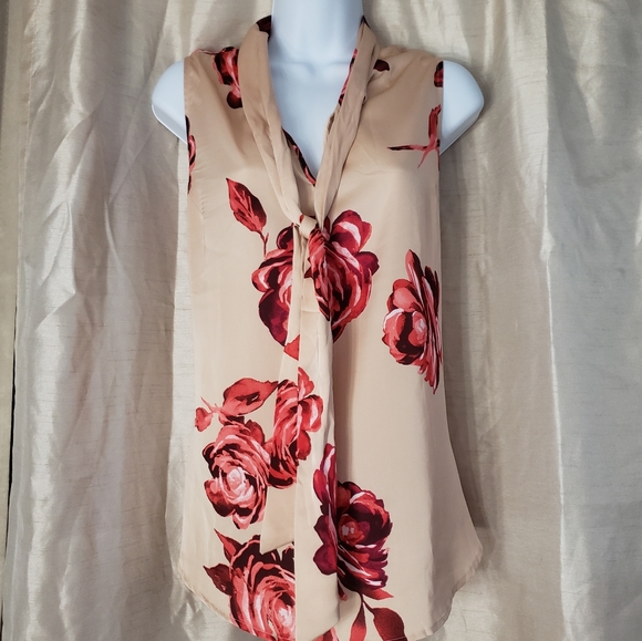 eva mendes for New York & Company Tops - 2/$20 NWOT Eva Mendes beige floral top w/ scarf L